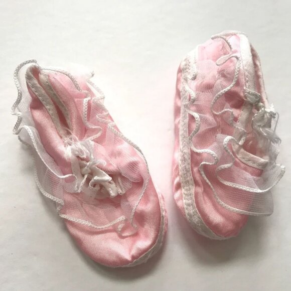 Vintage Pair Fancy Feet Booties Shoes Pink and White Ruffle Lace Newborn 0-12 mo - Picture 1 of 5